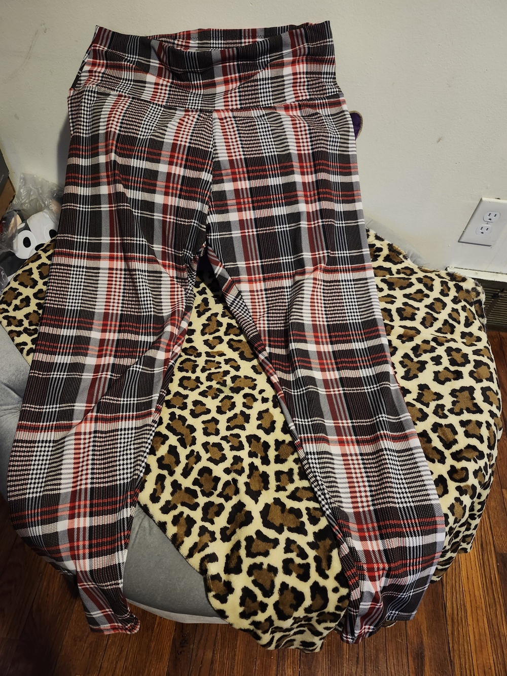 Plaid Stretch Leggings in Black, Red, White